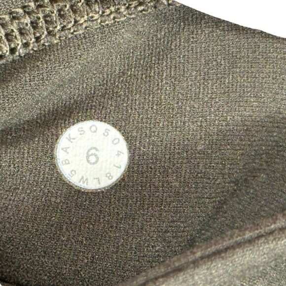 Lululemon Dark Olive Green Mesh Reveal 26” Tight Legging - Picture 11 of 11